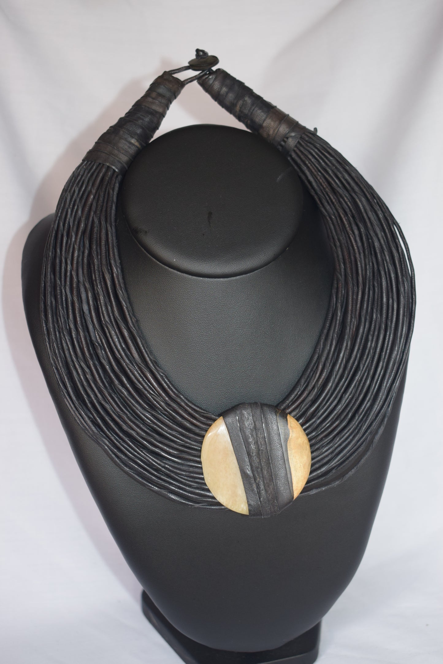 collar de cuero16