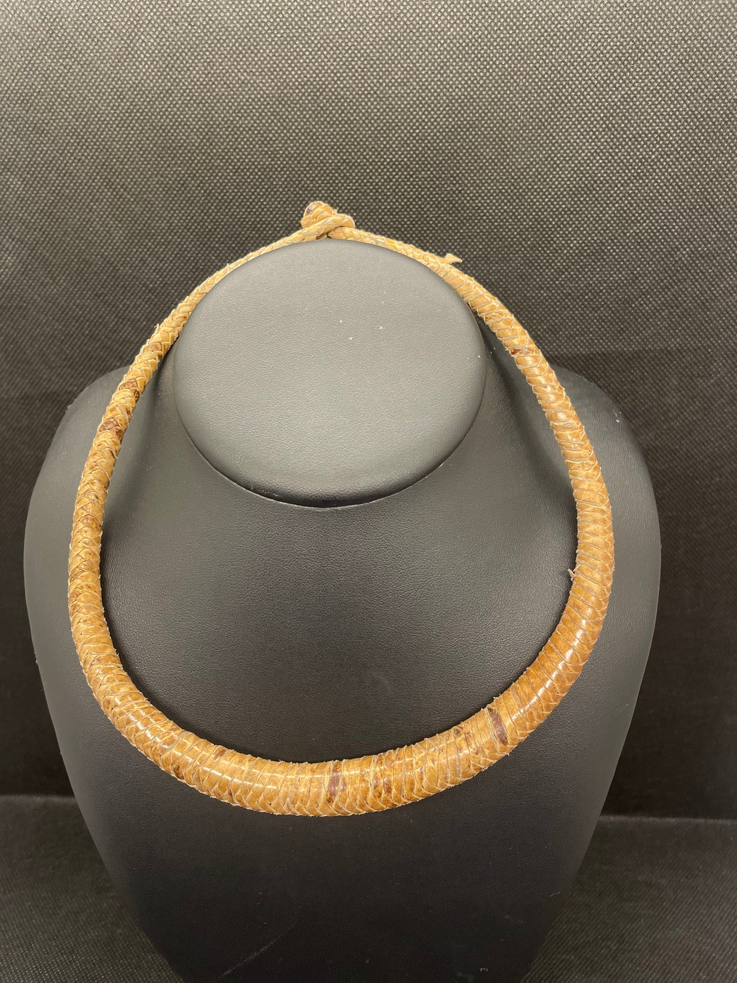 collar cuero10