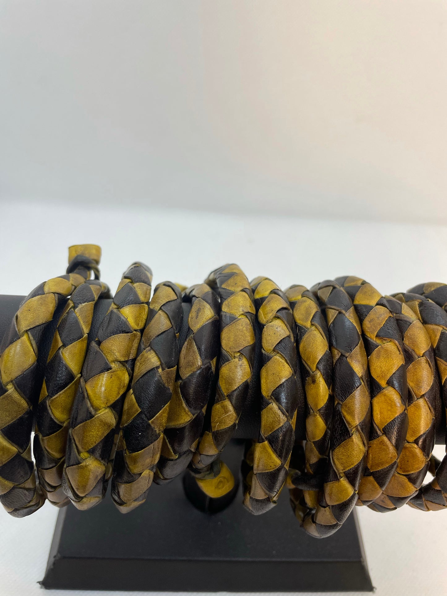 Pulseras cuero 5