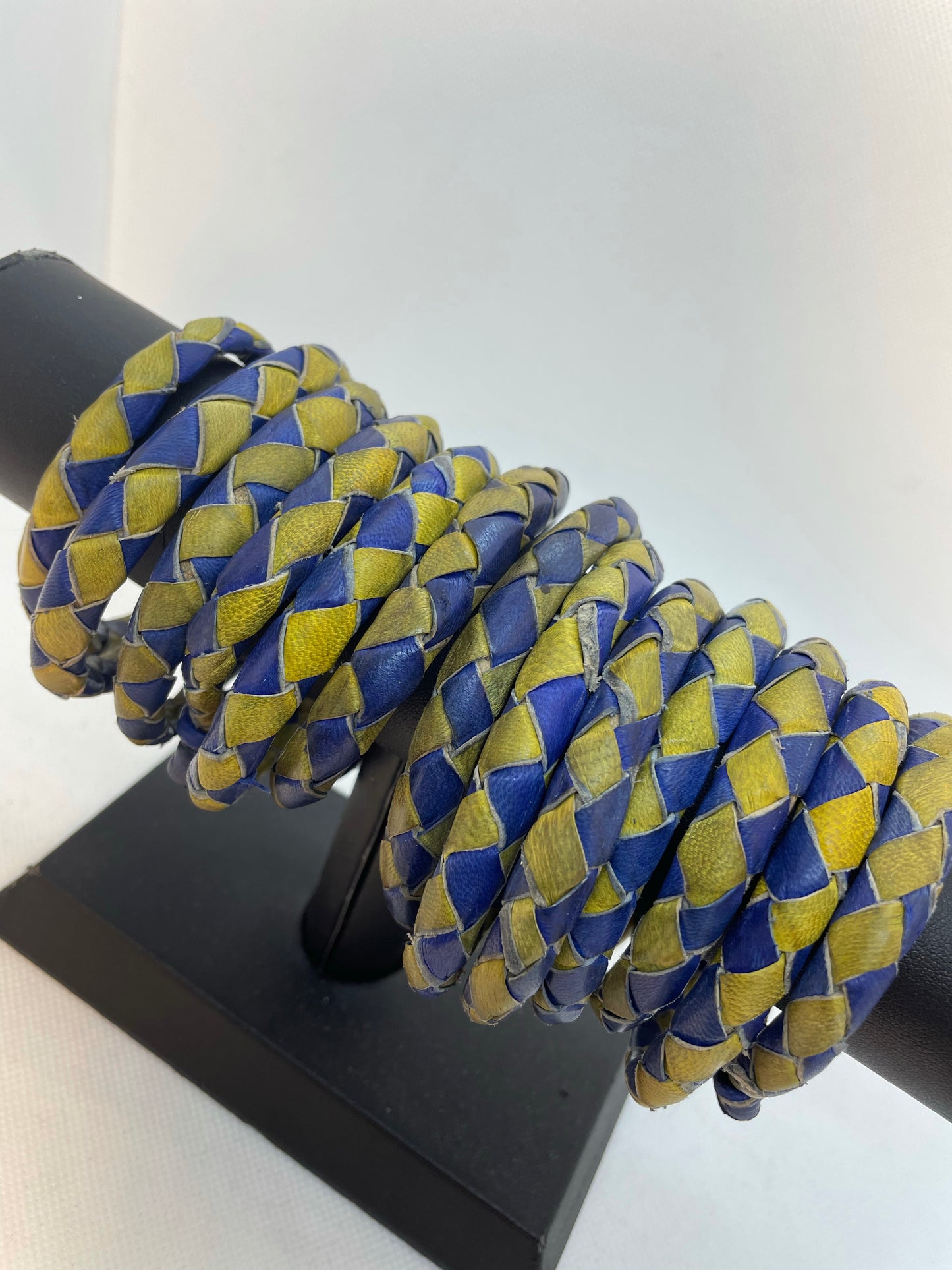Pulseras cuero 4